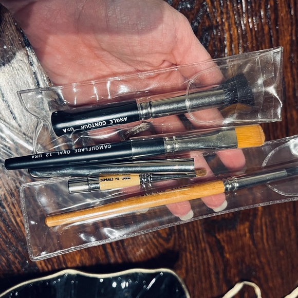 COSMETIC WORLD New York Vintage Black Floral Roll Up Make Up Brush Case 1980s - Picture 4 of 10